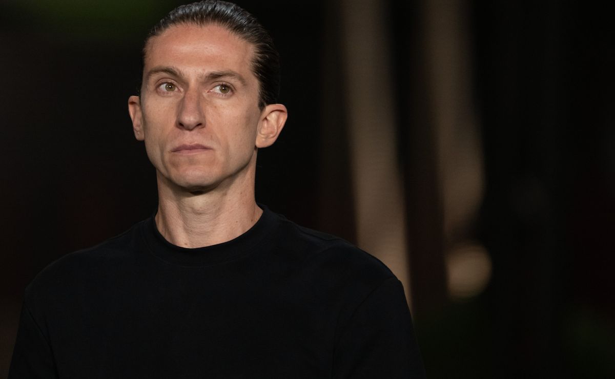 Flamengo envia nova proposta para Filipe Luís e aguarda resposta do treinador sobre renovação