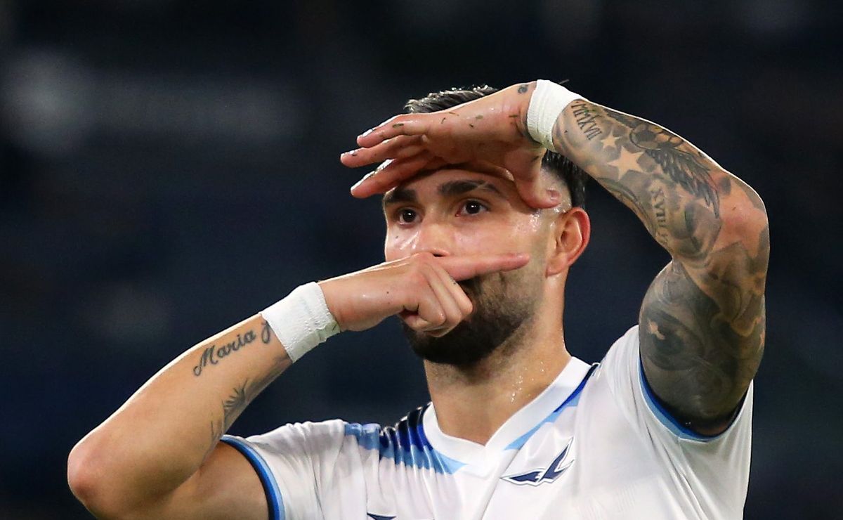 Taty Castellanos pede salário astronômico para jogar no Flamengo e negociação com o CRF esfria