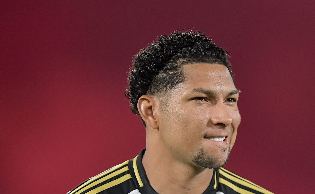 Santos consegue liberação do Atlético-MG e busca acordo salarial com Rony para fechar contratação