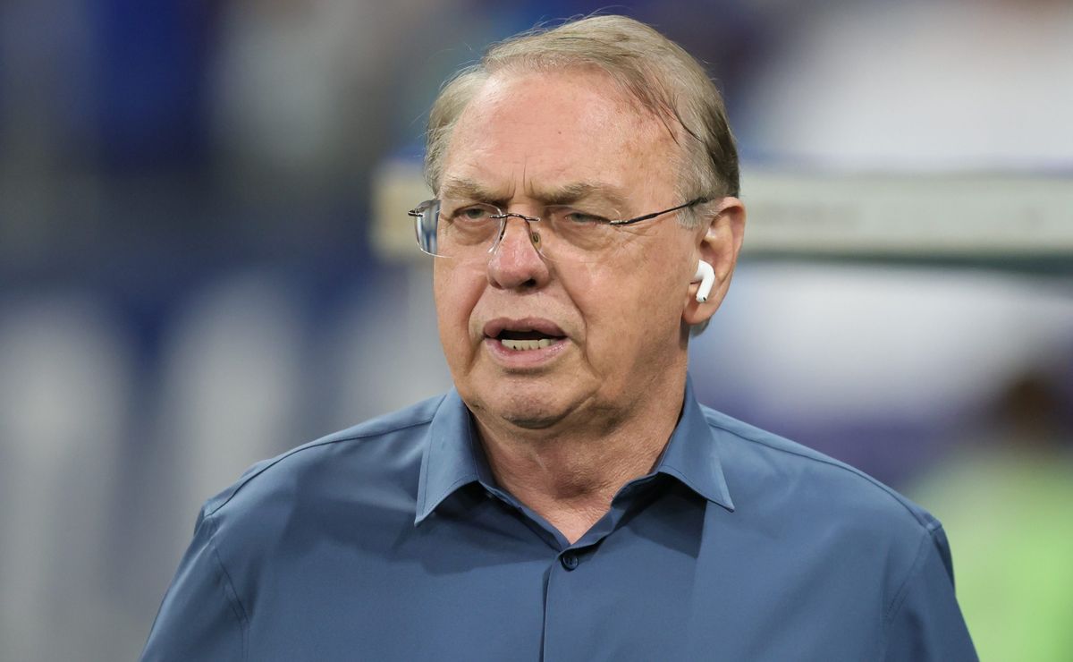 Osmar Stabile prega cautela sobre retorno de Paulinho ao Corinthians: “Respeito o profissional que está trabalhando”