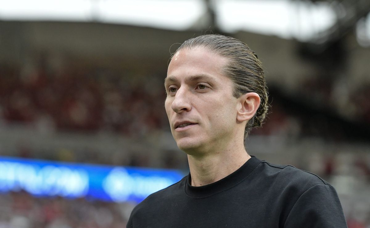 Filipe Luís define Viña, Michael e Allan como fora dos planos do Flamengo para a temporada 2026