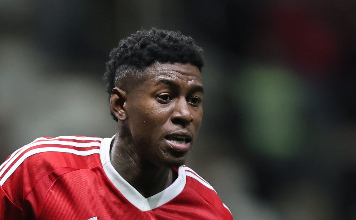 Flamengo não desiste de Vitão e faz ligação para representantes do jogador buscando acordo