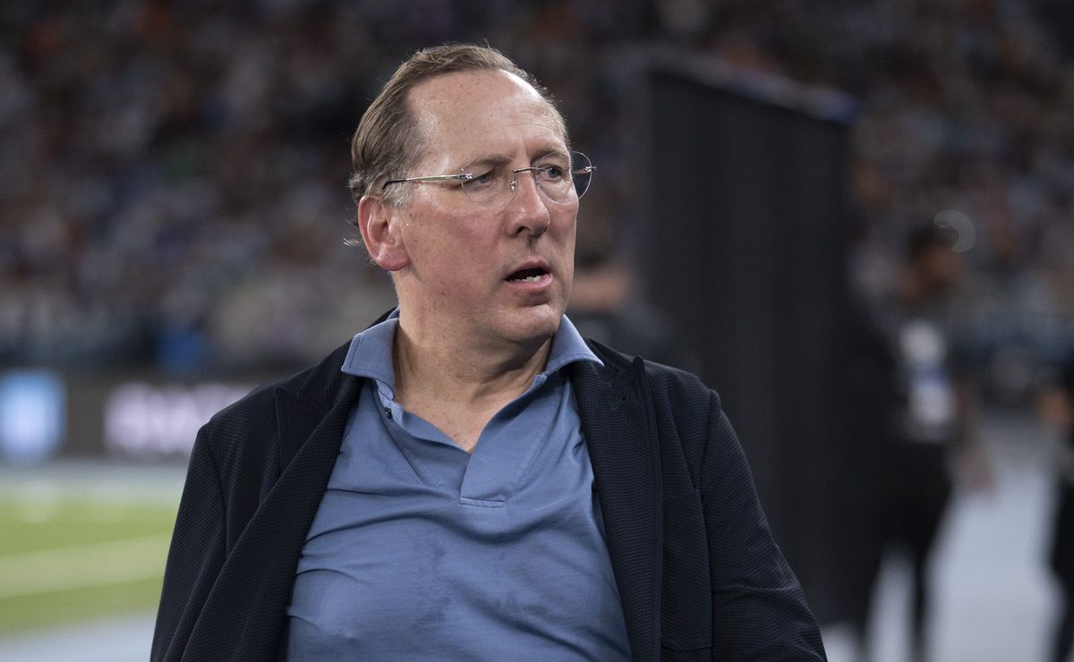 John Textor demonstrou surpresa sobre saída de Marlon Freitas e vai se reunir com jogador