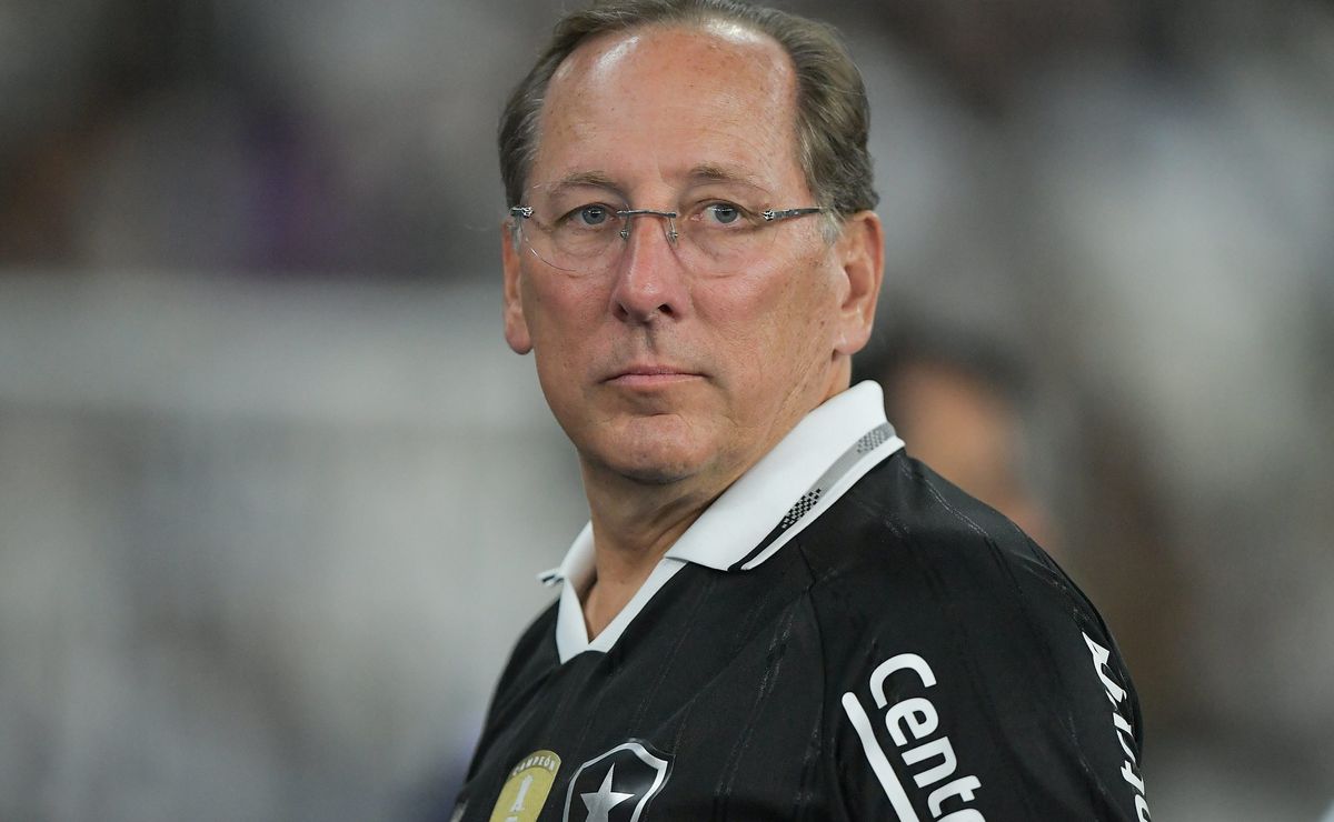 Textor mete a colher na negociação de Marlon Freitas com o Palmeiras e se declara surpreso