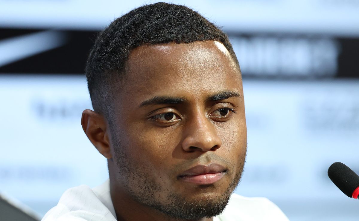 Emprestado pelo Corinthians, Diego Palacios completa dois meses sem ser relacionado na Ucrânia