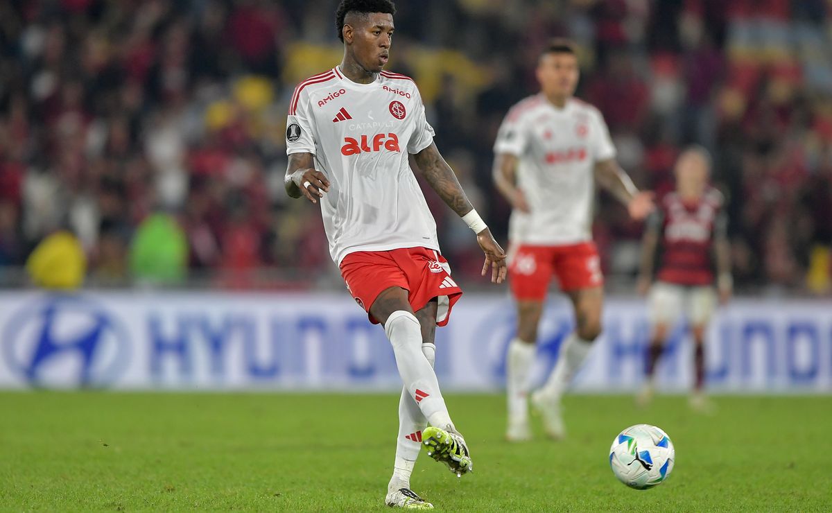 Vitão, interesse do Palmeiras, fica muito próximo de acerto com o Flamengo após ‘chapéu’ 