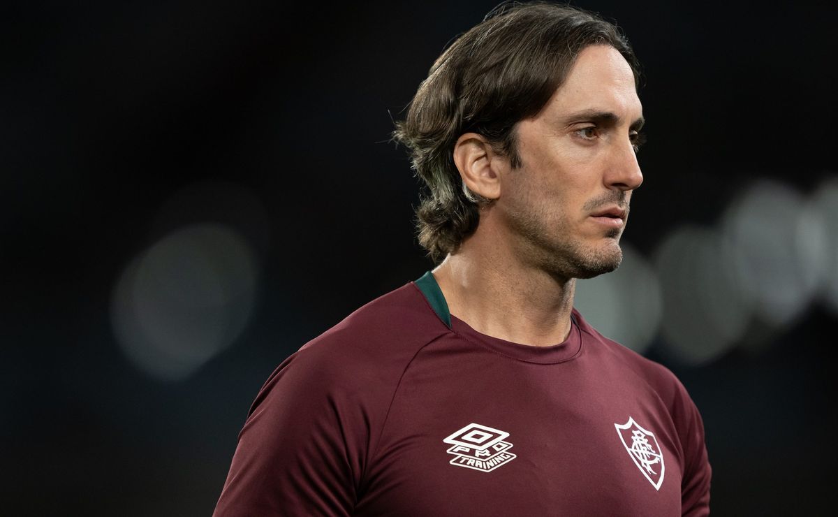 Fluminense muda perfil de contratações sob o comando do novo presidente e de Zubeldía