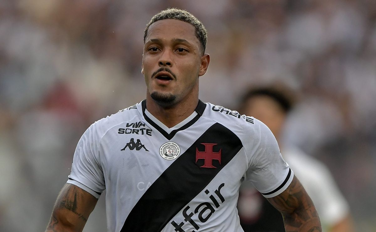 Vitória demonstra interesse na contratação de David por empréstimo, mas Vasco só topa uma negociação por venda