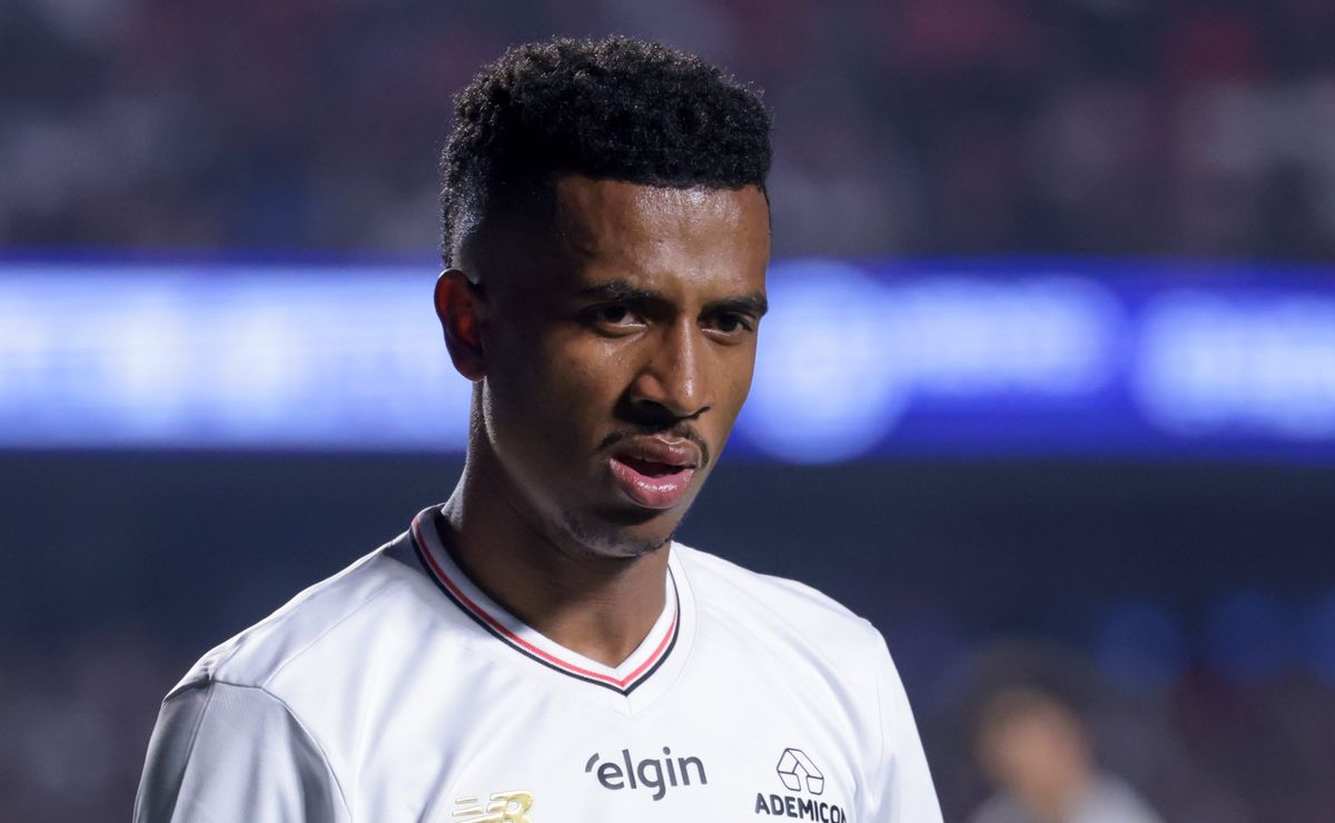 Flamengo tem empecilho para assinar com Marcos Antônio e teria que negociar com São Paulo