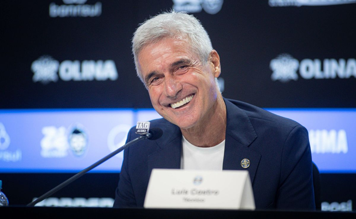 Meio-campista aceita sair do Flamengo para projeto Luis Castro no Grêmio