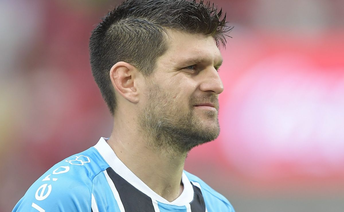 Kannemann perde moral com Luís Castro no Grêmio e destino pode ser o San Lorenzo