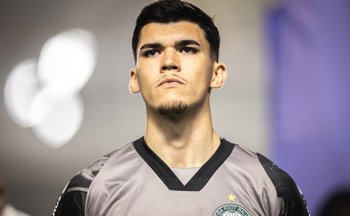 Grêmio intensifica busca por goleiro e mira a contratação de Pedro Morisco, do Coritiba