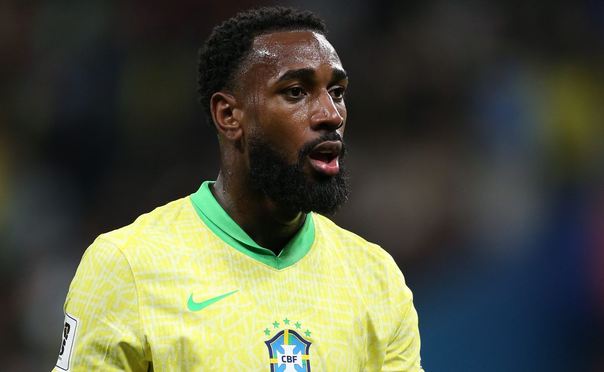 Tite age nos bastidores do Cruzeiro e liga para Gerson no meio das conversas com Zenit