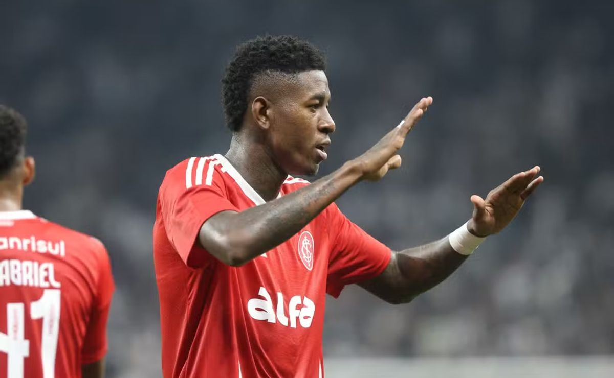 Flamengo encaminha acerto com Vitão, supera concorrência e fica perto de anunciar zagueiro para 2026