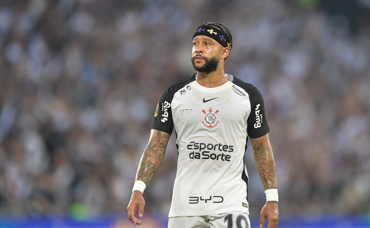 Memphis no Corinthians: pré-contrato libera geral, mas Copas e identificação pesam no futuro do camisa 10