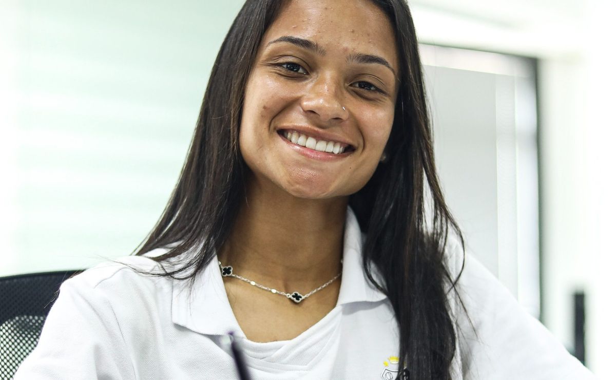 Santos renova contrato da atacante Samara até dezembro de 2027