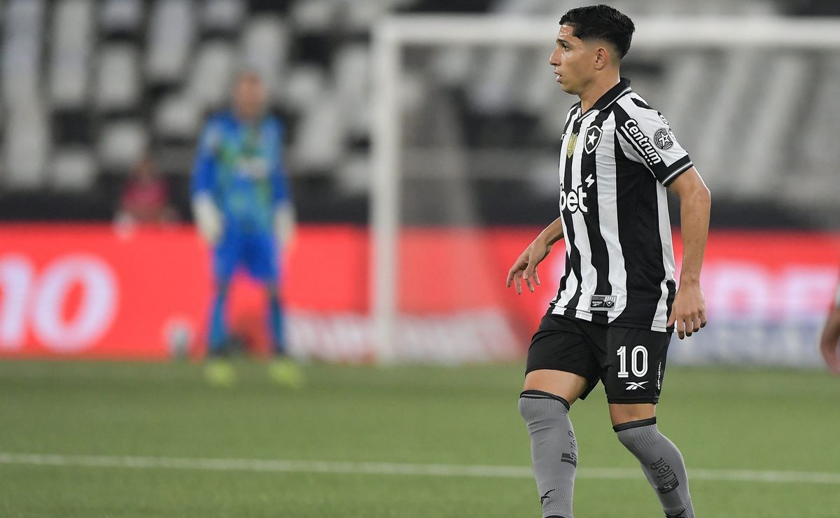 Corinthians trava titulares, diz “não” ao Botafogo e impõe limite em negociação por Savarino