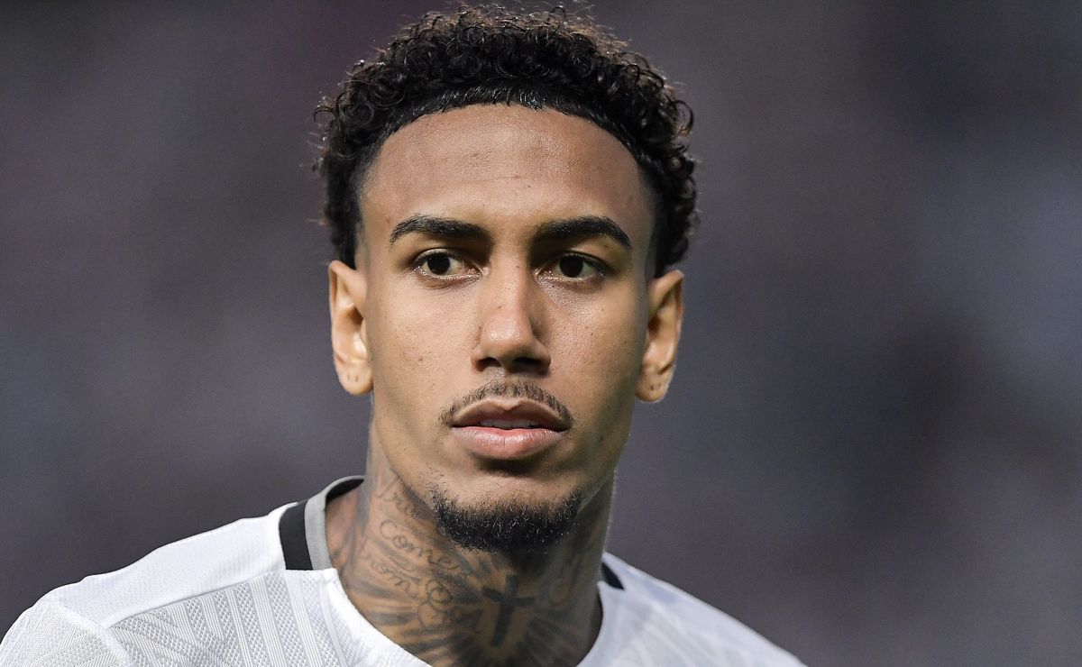 Rwan Cruz, do Botafogo, aparece entre as piores contratações do futebol brasileiro em 2025