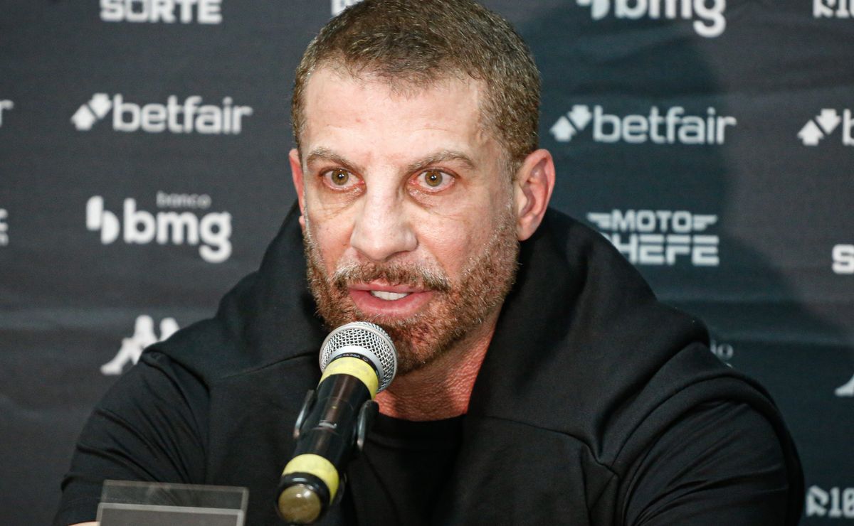 Vasco busca reforços para o meio-campo e Pedrinho avança por novo volante, diz jornalista