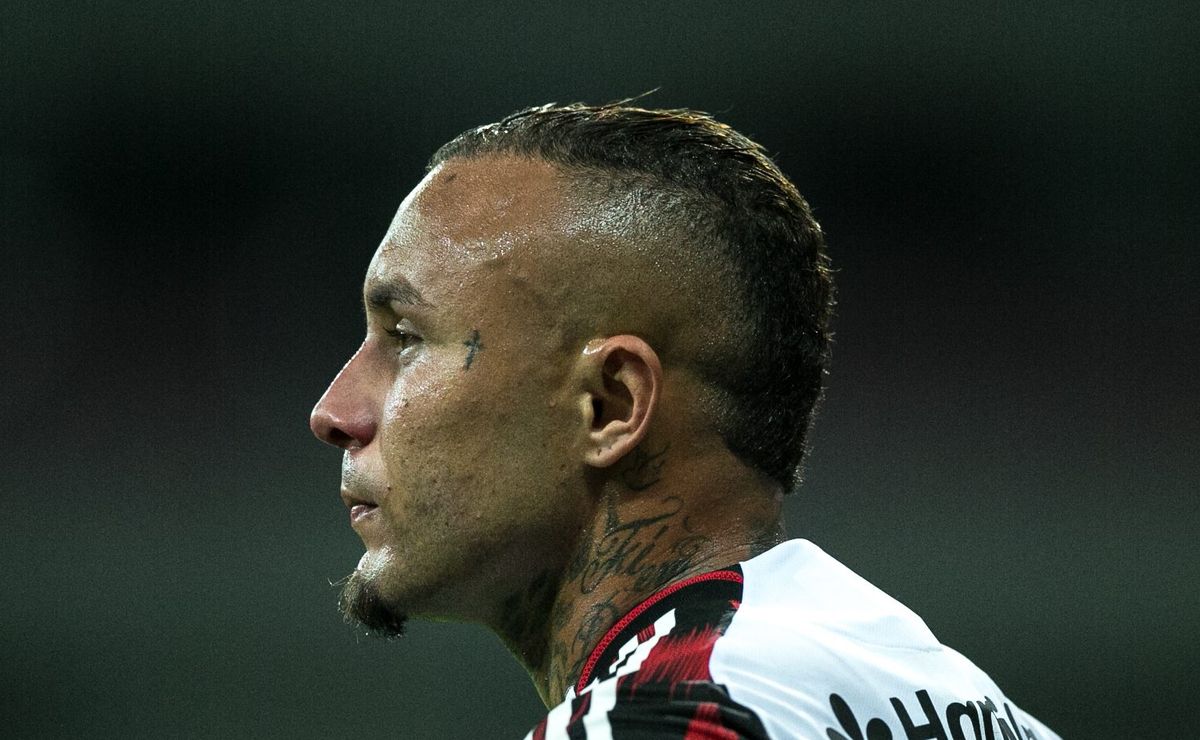 Atlético-MG bate o martelo sobre Everton Cebolinha e contratação é barrada por Jorge Sampaoli