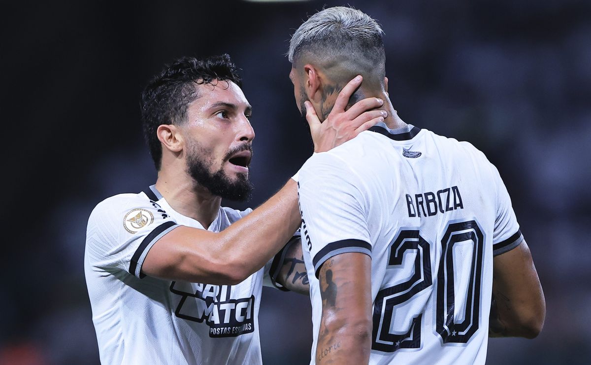 Torcida do Botafogo escolhe Alex Telles como favorito a capitão em 2026 após a saída de Marlon Freitas