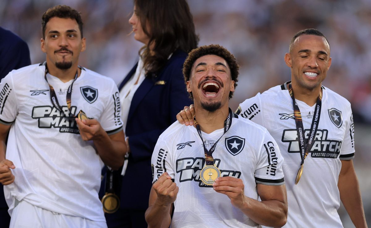 Adryelson recebe nova sondagem do Grêmio, mas já conversa com outro clube nos bastidores
