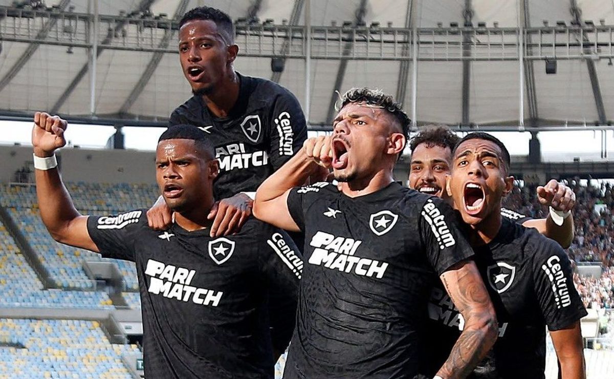 Grêmio contata Victor Sá, que trabalhou com Luís Castro; atacante está em fim de contrato na Rússia