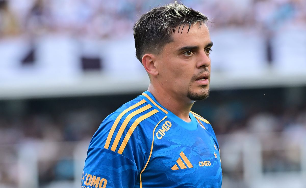 Cruzeiro aguarda resposta de Tite e terá reunião para definir futuro de Fagner em breve