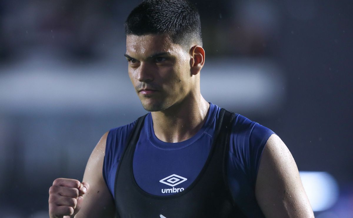 Flamengo prepara cartada final para tirar Gabriel Brazão do Santos com proposta oficial