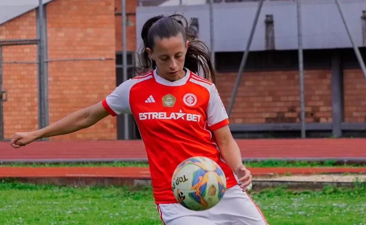 Corinthians encaminha contratação de atacante Belén Aquino, do Internacional, para 2026