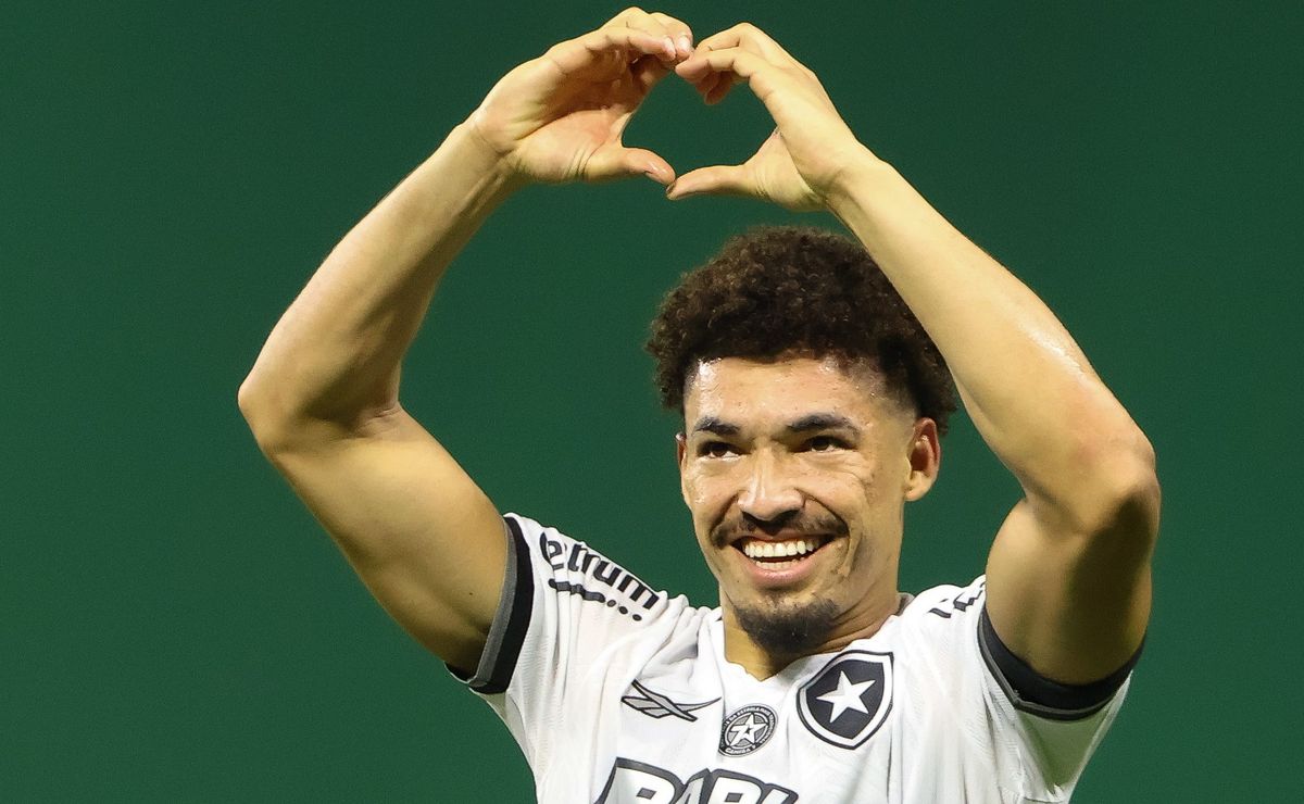 Botafogo mira chapéu no Palmeiras e quer pagar um caminhão de dinheiro para fechar com Adryelson