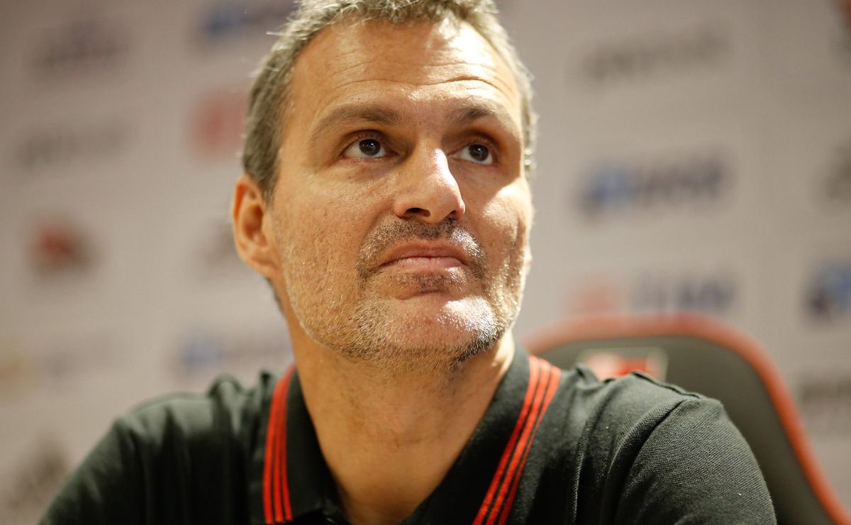 Spindel chega com missão de destravar negociação por Gerson e afinidade com meio-campista pode ser trunfo