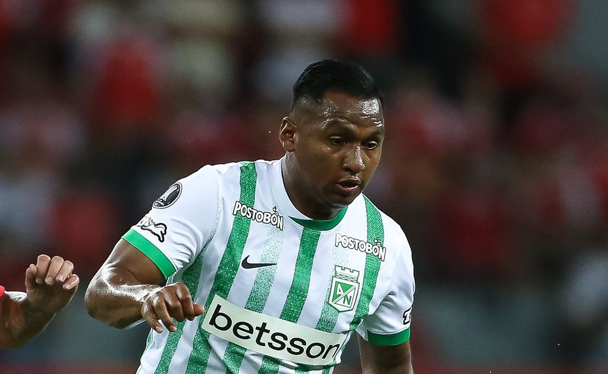 Santos aceita negociar Morelos e quer R$ 10 milhões e perdão da dívida para vender o atacante