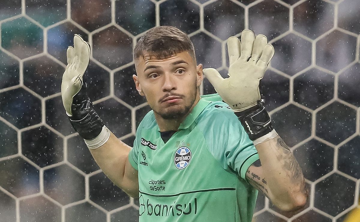Grêmio expõe detalhes da negociação com Gabriel Grando e crava prazo para definição do futuro do goleiro