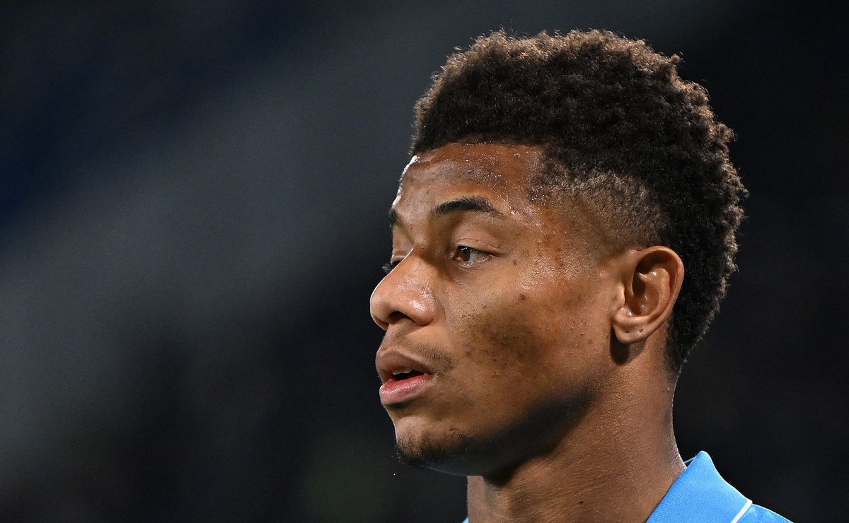 Flamengo avalia contratação de David Neres e Napoli exige valor astronômico de R$ 226 milhões pelo atacante