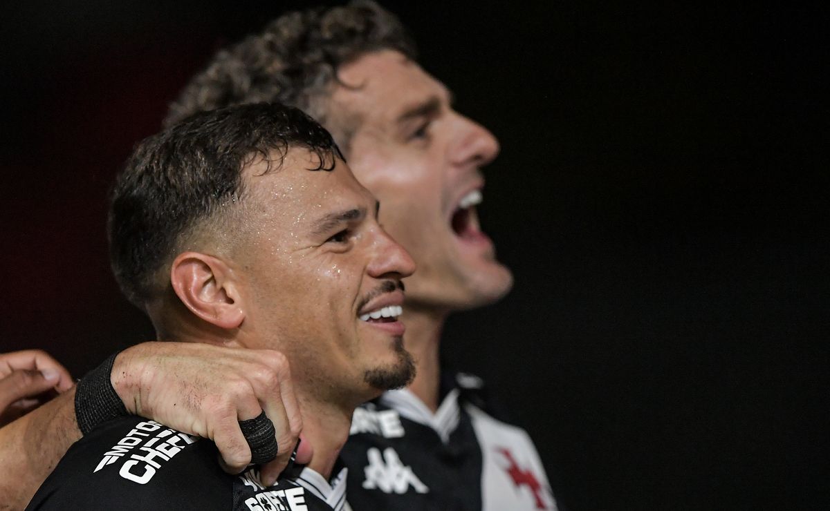 Vasco pode se desfazer de até 13 jogadores e promove reformulação para 2026; veja quem sai