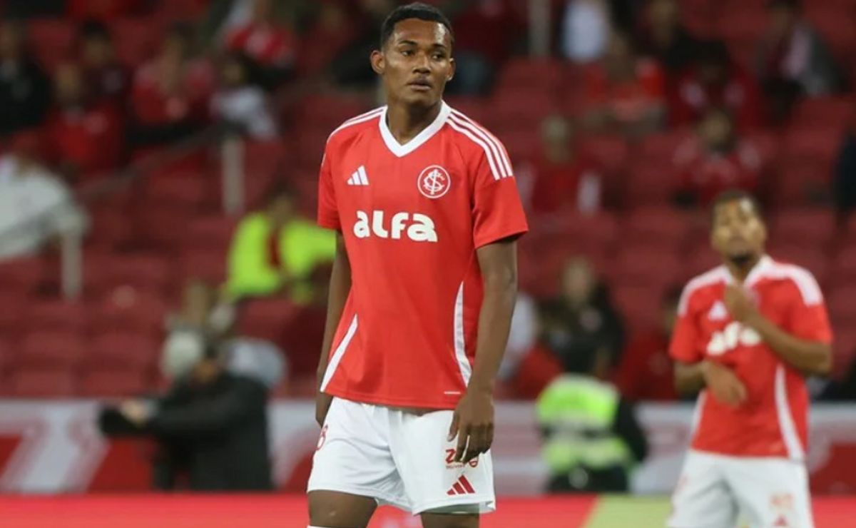 Santos consulta situação de Raykkonen, joia do Internacional, e monitora mercado jovem para 2026