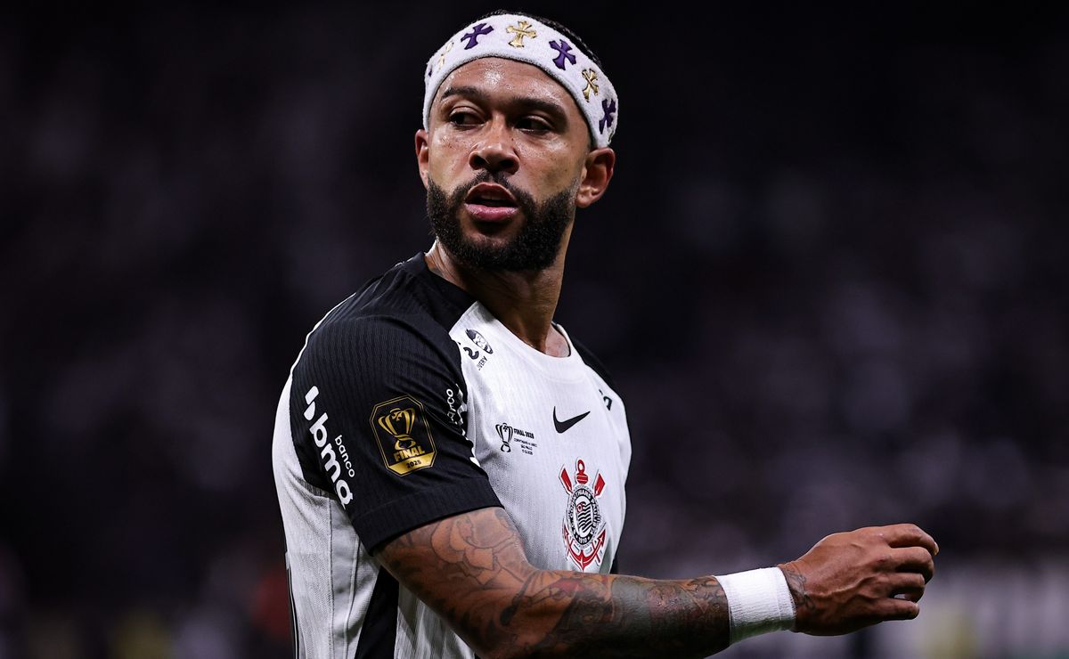 Corinthians define valor para vender Memphis Depay para o Liverpool e será mais de R$ 50 milhões