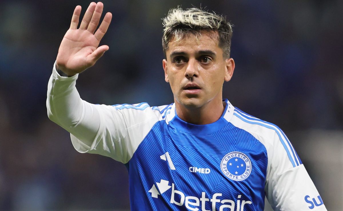 Fagner deve rescindir com o Corinthians de forma amigável e permanecer no Cruzeiro em definitivo