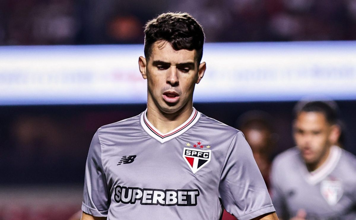 São Paulo e Oscar discutem rescisão contratual após jogador não se reapresentar ao clube