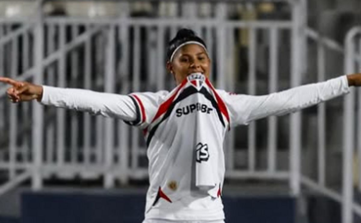 Após deixar o São Paulo, zagueira Kaká negocia com clube dos Estados Unidos