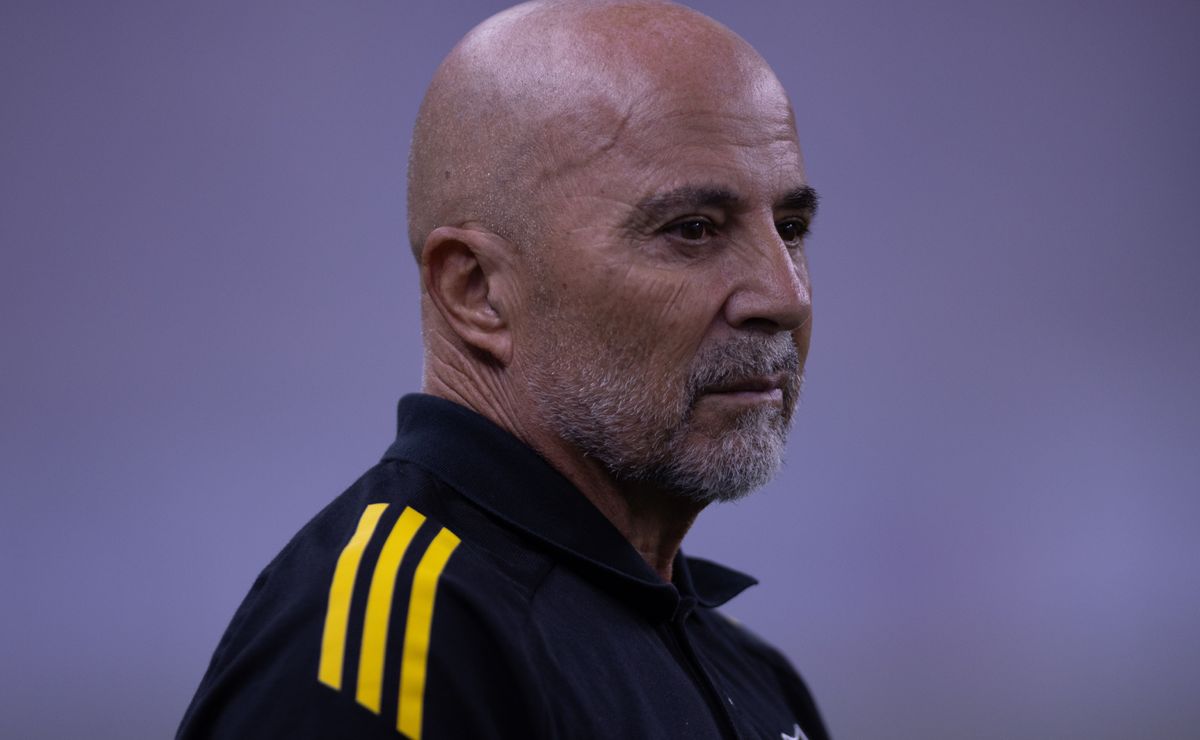 Atlético-MG se movimenta forte no mercado após definir barca com 6 saídas no elenco