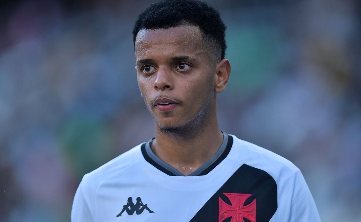 Riquelme, do Vasco, recebe sondagem da Chapecoense e pode deixar o clube nesta janela