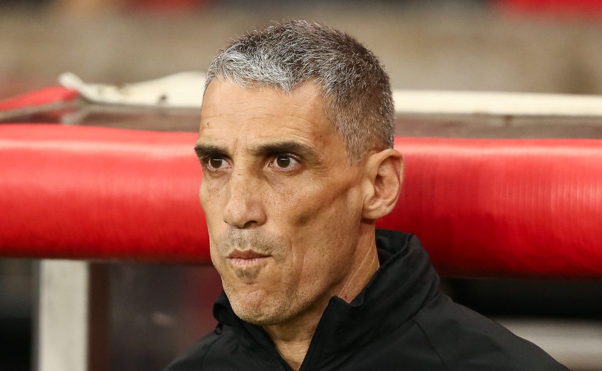 Vojvoda dá aval e Santos decide liberar trio de laterais por empréstimo Hayner, Kevyson e Nathan