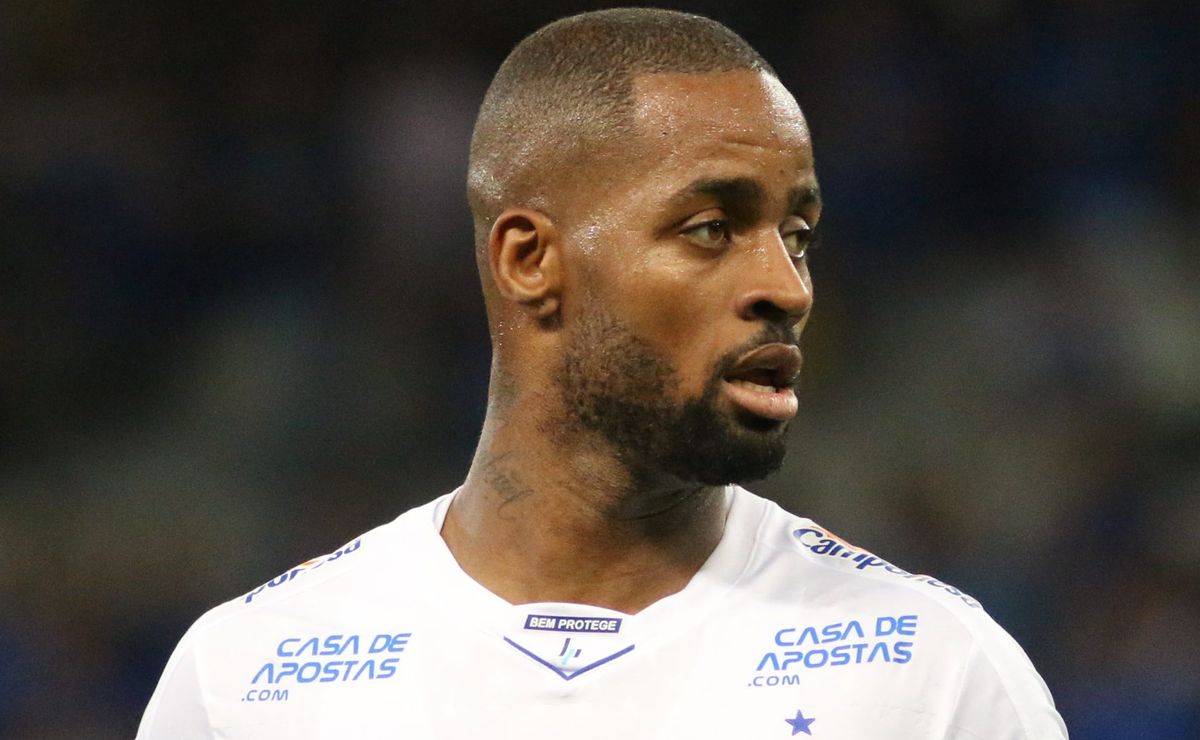 Ex-zagueiro Dedé aproveita aniversário do Cruzeiro para pedir desculpas por polêmica vivida em 2021