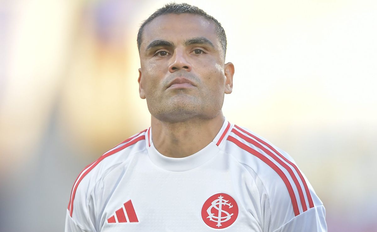 Internacional aposta na experiência e renova com Gabriel Mercado até 2026