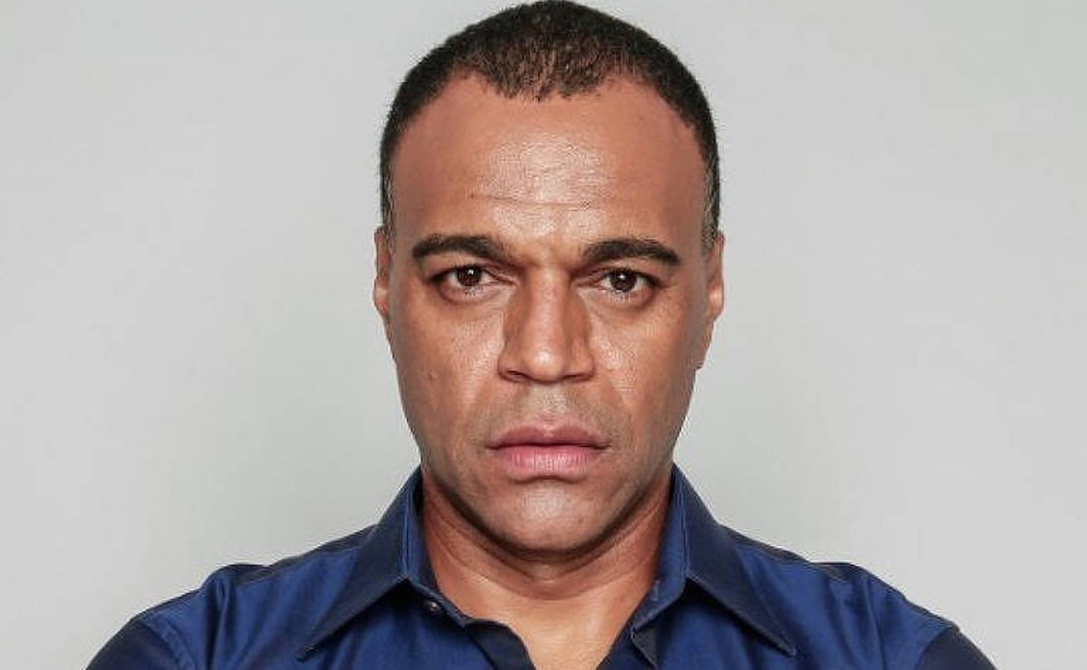 Denílson analisa fase do São Paulo, cita Flamengo e aponta caminho para reação