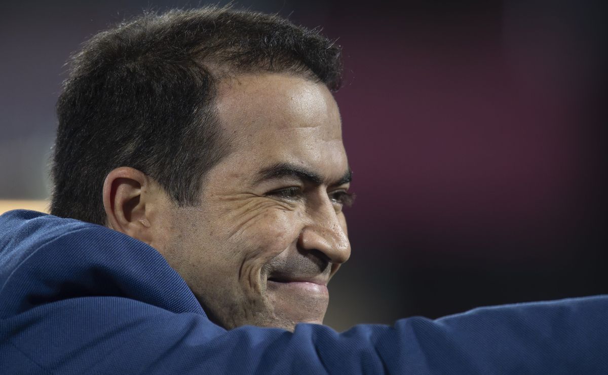 Marcelo Paz mal chega no Corinthians e prepara saídas de Héctor Hernández, Renato e Alex Santana