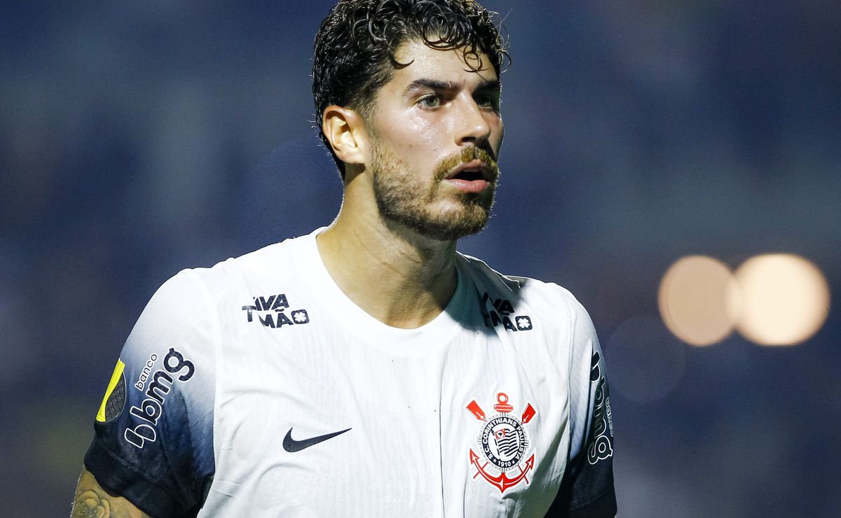 Corinthians muda de ideia para ter Savarino e topa oferecer Pedro Raul e +1 em troca