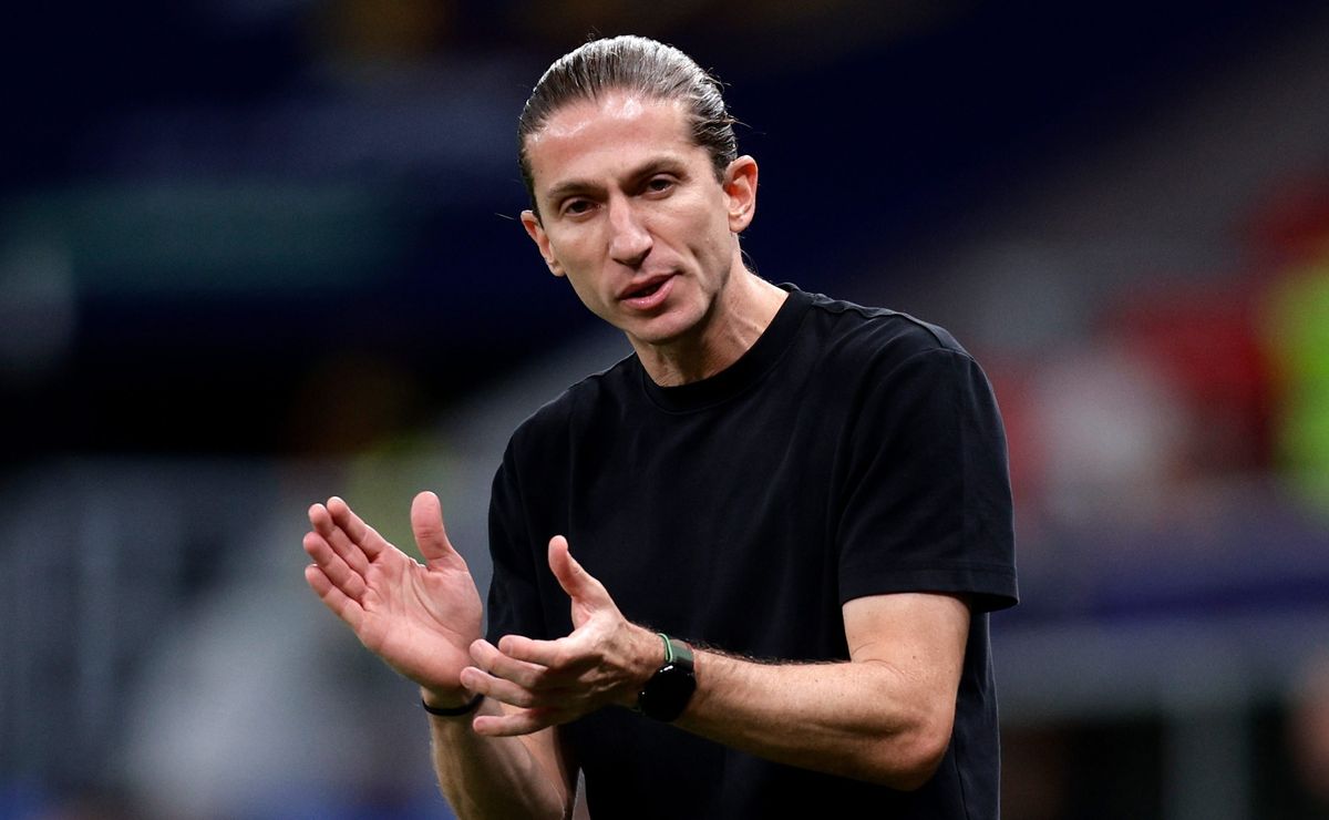 Em busca de reforços para o Flamengo, Filipe Luís acompanha La Coruña e Cádiz, que possui goleiro brasileiro